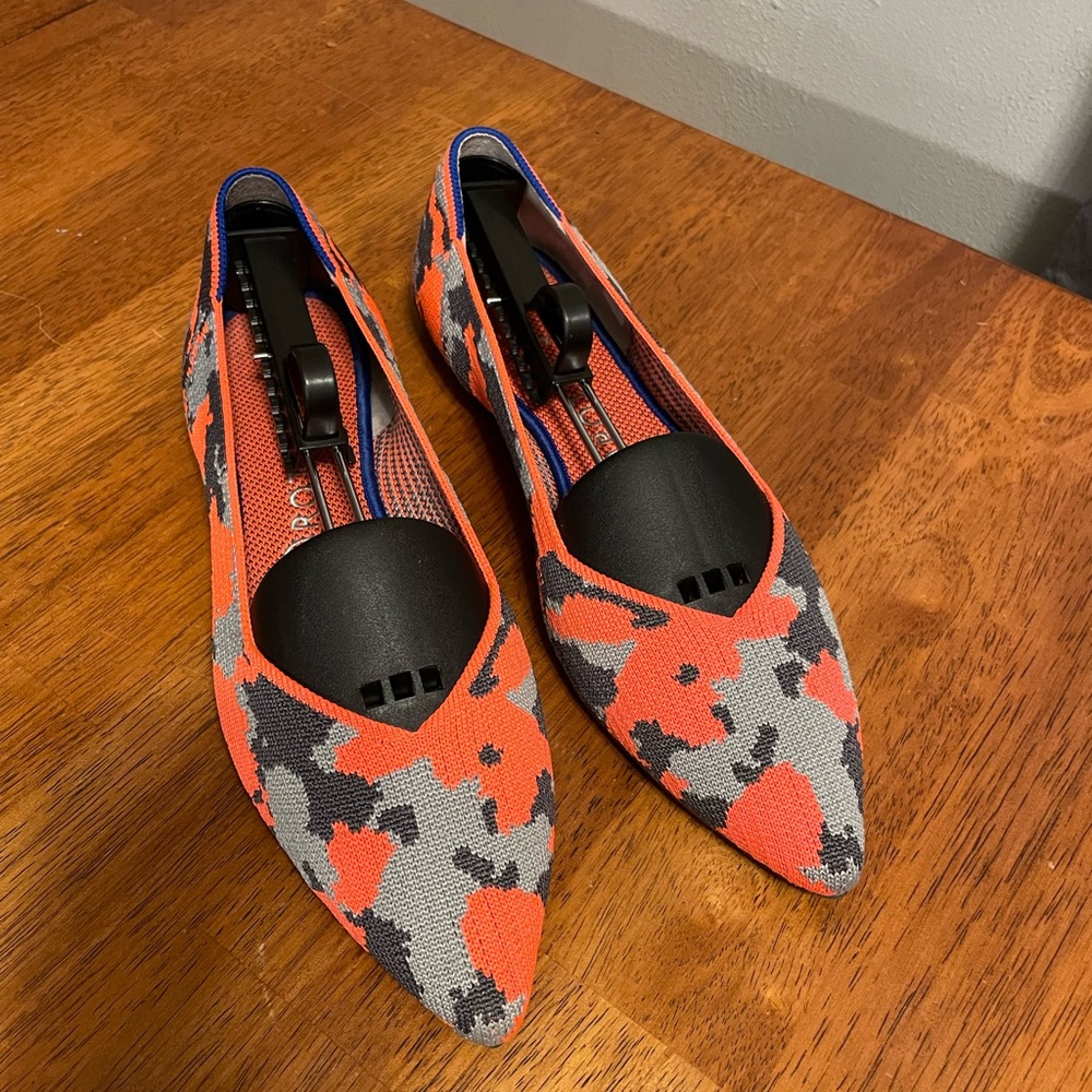 10.5- Rothy's Retired Orange Neon Camo Points EUC